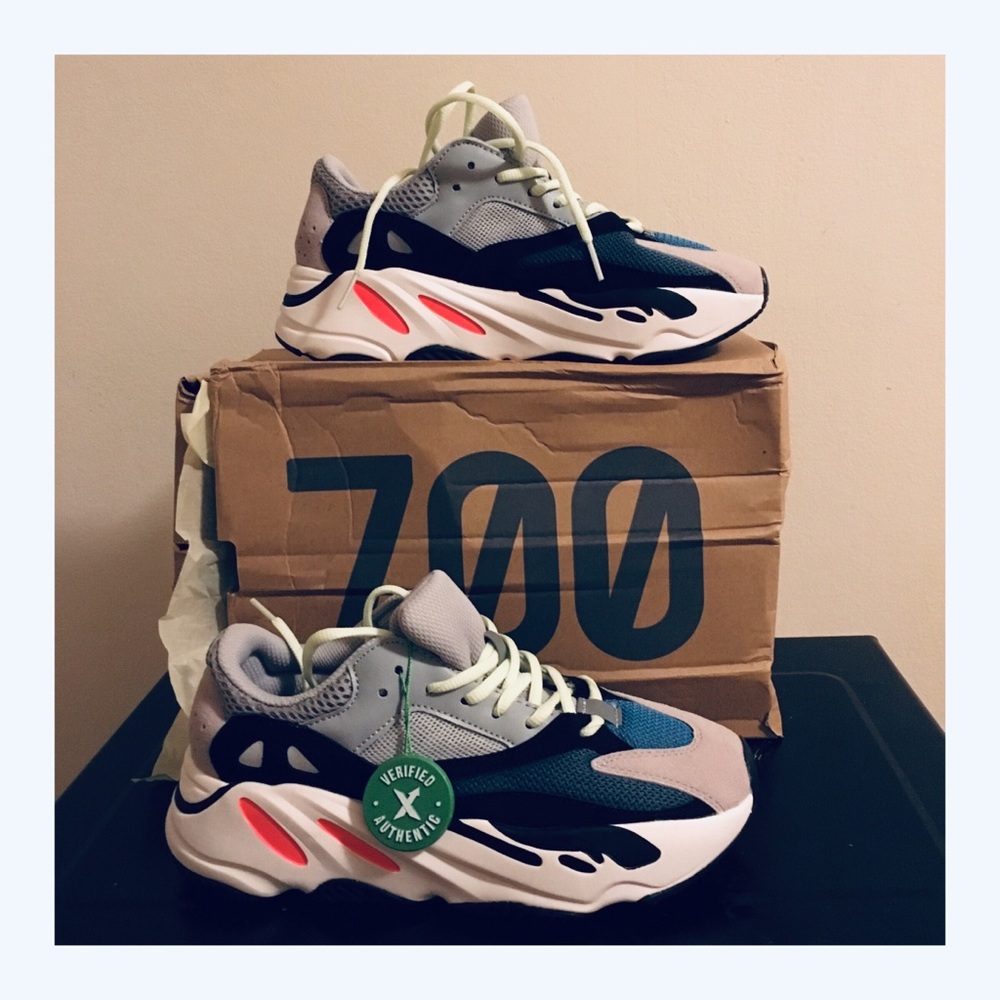 Women’s Yeezy 700